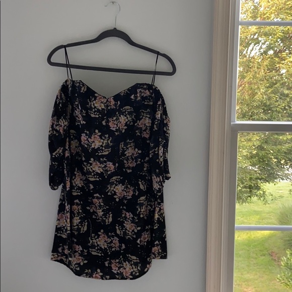 Miami Black Floral Off-the-shoulder Dress! - Picture 4 of 6